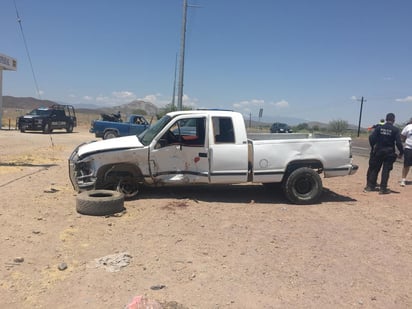 La tarde de este domingo se registró un accidente vial donde se vieron involucradas dos camionetas particulares y un autobús de pasajeros. (EL SIGLO DE TORREÓN)