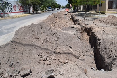 A paso acelerado se introduce la línea por la avenida Madero. (EL SIGLO DE TORREÓN)