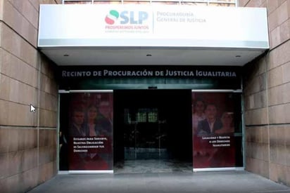 Según los primeros reportes, la mujer presentaba lesiones, dos impactos de bala y su cuerpo estaba hinchado; en el lugar se encontró su celular y credenciales. El hallazgo se investiga bajo el protocolo de feminicidio.
(ARCHIVO)