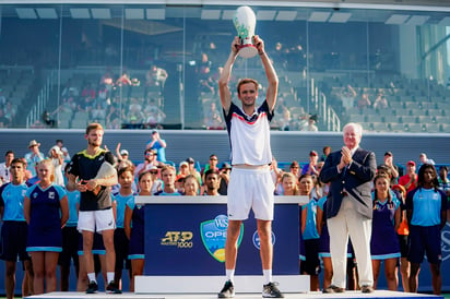 El tenista ruso venció a Goffin en la final del Abierto de Cincinnati y logró ascender tres lugares. (AP)