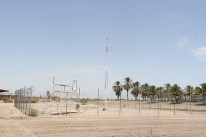 Actualmente personal de la facultad realiza limpieza y mantenimiento de la estación. (EL SIGLO DE TORREÓN)