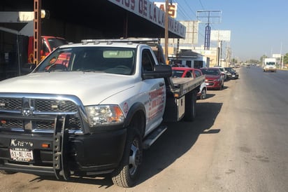 Las tres unidades que participaron en el accidente vial resultaron con daños materiales de consideración (EL SIGLO DE TORREÓN)