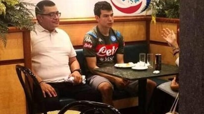 Hirving Lozano cumplió con el primer objetivo para cerrar su traspaso con el Napoli, al aprobar los exámenes médicos correspondientes. (ESPECIAL)