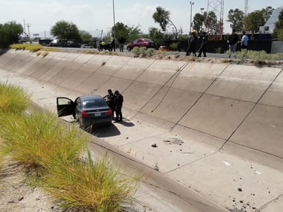 Se trata de un automóvil de la Chevloret, Aveo en color gris, el cual era conducido por Sergio Alán de 45 años de edad y lo acompañaba Leonardo de 16 años.
(EL SIGLO DE TORREÓN)