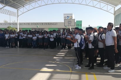 Estudiantes de 10 planteles del CECyTE ayudarán al IDEA a combatir el rezago educativo que hay en la región. (EL SIGLO DE TORREÓN/EDITH GONZÁLEZ)