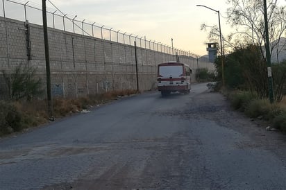 Vecinos de colonias demandaron que se atienda el bulevar José Santos Valdés. (EL SIGLO DE TORREÒN / MA. ELENA HOLGUÍN)