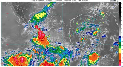 El fenómeno se encuentra 890 kilómetros al sur-suroeste de Cabo San Lucas, en el noroccidental estado de Baja California Sur, y se desplaza hacia el oeste a 19 kilómetros por hora mientras genera vientos sostenidos de 100 kilómetros por hora y rachas de 120 kilómetros por hora. (TWITTER)