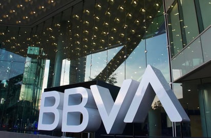 México puede reactivar su economía mediante la reducción de la tasa del Impuesto Sobre la Renta (ISR) dirigida a los contribuyentes de menores ingresos, indicó este jueves el grupo financiero BBVA México. (ARCHIVO)