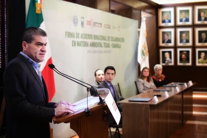 El gobernador Miguel Riquelme firmó el convenio de colaboración con Texas en materia de Medio Ambiente.