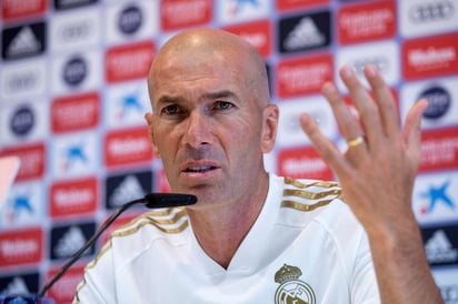 El francés Zinedine Zidane no dio pista alguna sobre el presunto interés del club en incorporar al brasileño Neymar. (EFE)