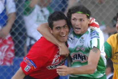 Algunos excampeones del Santos Laguna en el 2008 compartieron anécdotas de vestidor, donde aseguran que la exigencia personal y grupal logró desatar conflictos entre los jugadores. (ARCHIVO)