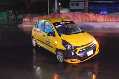 Chocan auto y camioneta, ambos conductores presentaron algún grado de ebriedad. (EL SIGLO DE TORREÓN)