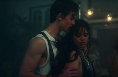 Camila Cabello y Shawn Mendes lograron escalar al número uno en la lista Hot 100 de Billboard con su tema Señorita.    (ESPECIAL)
