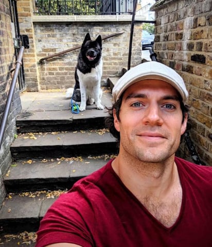 Henry Cavill fue otros de los actores de Hollywood que no pudieron evitar dejar de lado este día y en una foto que compartió en Instagram imagen de su Chow Chow de nombre Kal, y que todo indica que es un homenaje a su personaje de Superman por aquello de Kal-El.
(INSTAGRAM)