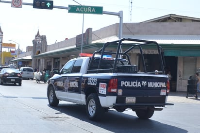 La Policía Municipal realizó la detención de dos sujetos por delito de robo, uno con violencia. (EL SIGLO DE TORREÓN)