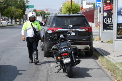 Afirman autoridades municipales que se cuenta con la orden de sancionar a las unidades de uso público y con placas vencidas. (FERNANDO COMPEÁN)