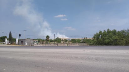 Carlos García, administrador del departamento de Bomberos de la ciudad dio a conocer que el reporte del incendio se informó alrededor de las siete de la mañana. (EL SIGLO COAHUILA)