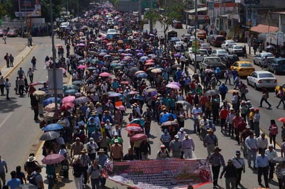 Los procesos para entregar plazas a los maestros están en riesgo de convertirse en una simulación si el Sindicato Nacional de Trabajadores de la Educación (SNTE) mantiene la capacidad de decidir sobre las listas de prelación, advirtió la organización Mexicanos Primero. (ARCHIVO)