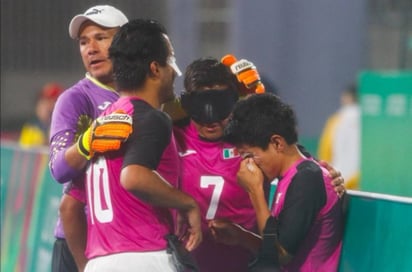 Celebran integrantes del equipo mexicano tras ganar la medalla de bronce. (ESPECIAL)