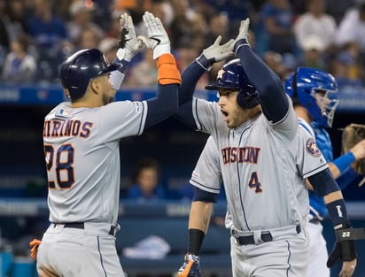 Nicholas Castellanos pegó dos cuadrangulares ayer, en la victoria de los Cachorros 7-1 sobre los Cerveceros de Milwaukee. (AP)