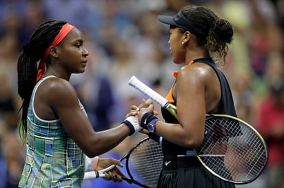 Naomi Osaka (d) derrotó 6-3, 6-0 a 'Coco' Gauff, en poco más de una hora.