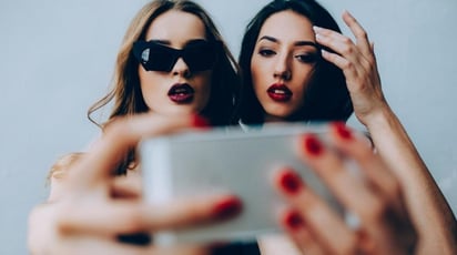 El negocio del marketing de influencers está en crecimiento en México y cada vez más los grandes corporativos buscan su apoyo. (ARCHIVO)