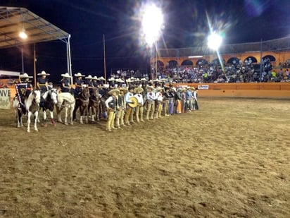 Un éxito resultó esta competencia de rodeo, con lleno en las gradas, excelentes montas y música en vivo para un posterior baile. (ESPECIAL)