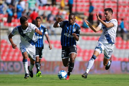 El colombiano Fabián Castillo (c) anotó el primer gol del partido. (ESPECIAL)