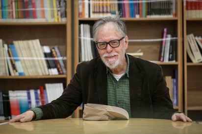 El poeta y ensayista mexicano David Huerta ganó el Premio Feria Internacional del Libro de Guadalajara (FIL) de Literatura en Lenguas Romances 2019. (ARCHIVO)