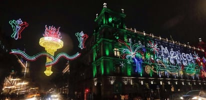 De acuerdo con la Secretaría de Obras y Servicios de la Ciudad de México, 90 por ciento de los materiales para el alumbrado decorativo son reciclados de años anteriores, como el festón, cable o las bombillas LED. (ESPECIAL)