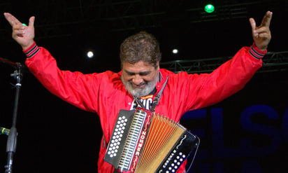 El músico había sido contratado para los festejos patrios, pero tras su deceso en agosto pasado, se realizará un homenaje a su carrera. (ARCHIVO)