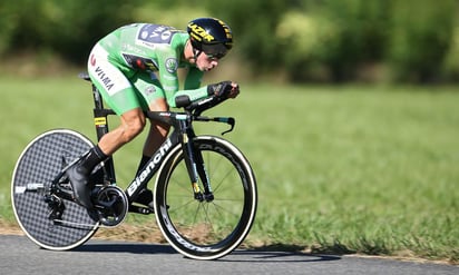 El eslovaco Primoz Roglic durante la contrarreloj de ayer. (EFE)