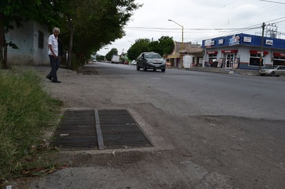 Piden vecinos de la colonia Nueva Los Álamos que se lleven a cabo labores de desazolve para prevenir inundaciones. (EL SIGLO DE TORREÒN / MA. ELENA HOLGUÍN)