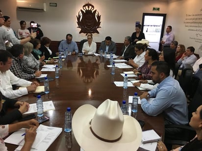 En la comisión de Hacienda y Administración Pública, el presidente es Omar Castañeda, por Ley, en su calidad de síndico municipal; la de Gobernación es presidida por Marina Vitela. (EL SIGLO DE TORREÓN)
