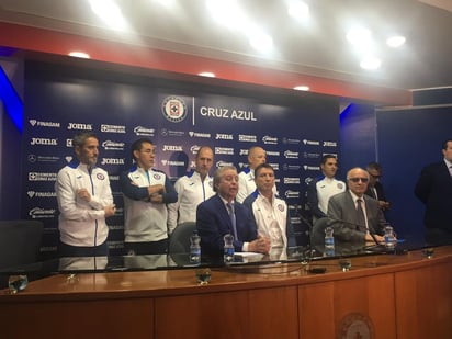 La dirigecia de Cruz Azul presentó hoy a Robert Dante Siboldi como su nuevo timonel. (CORTESÍA)