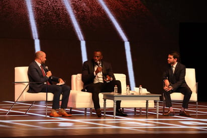 El jamaiquino asistió al evento México Siglo XXI organizado por Fundación Telmex Telcel en el Auditorio Nacional para 10 mil becarios de todo el país. (CORTESÍA)