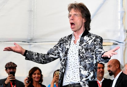 Sus palabras llegaron en el momento en que cientos de jóvenes ocupaban la alfombra roja del festival, para reclamar una mayor atención al clima: 'Estoy feliz de que lo hagan, ellos heredarán el planeta', dijo Jagger al ser preguntado en una rueda de prensa.
(EFE)