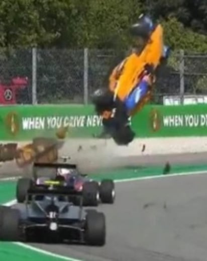 VIDEO: Piloto de Fórmula 3 sale volando al desviarse de la pista