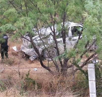 Se presume que la conductora de la mencionada unidad automotriz perdió el control de la unidad, se salió de la cinta asfáltica y terminó volcándose a un costado de la vialidad. (EL SIGLO COAHUILA)