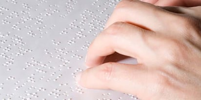 Vanguardia.- Coahuila entra al Turismo Accesible con la implementación de los menús en el sistema braille. (ARCHIVO)