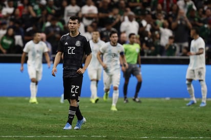 Una noche de pesadilla tuvo la Selección Mexicana en el Alamodome, donde Argentina aprovechó para golear 4-0 al 'Tricolor'. (AP)