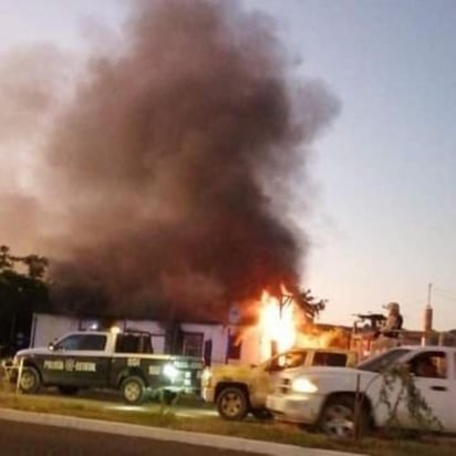 Un comando armado atacó un domicilio del municipio de Empalme, Sonora; entró de manera violenta por un hombre y luego incendió la vivienda con cuatro personas adentro, entre ellas dos niños de 8 y 2 años de edad, que presentan quemaduras de segundo y tercer grado. (ESPECIAL)