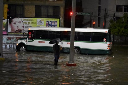 Se informó que la precipitación registrada el martes arrojó en el Centro de Torreón niveles de 29.0 milímetros y en Lerdo de 2.0 milíetros. (JOEL MENDOZA)