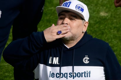 Diego Armando Maradona debutará en la Superliga de Argentina ante Racing Club de Avellaneda. (ARCHIVO)