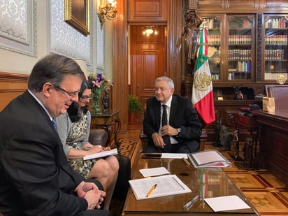 En su cuenta oficial de Twitter @lopezobrador_, compartió además una fotografía en la que aparece el titular de la SRE, Marcelo Ebrard Casaubon.