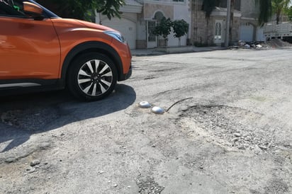 Los vecinos piden a las autoridades municipales que pavimenten las calles de la colonia Moderna de Torreón. (CUAUHTÉMOC TORRES)