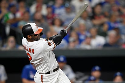 Jonathan Villar conectó un jonrón de tres carreras en la victoria de Orioles 7-3 sobre los Dodgers; con el cuadrangular del dominicano se quebró la marca de 6,105 implantada en el 2017. (AP)