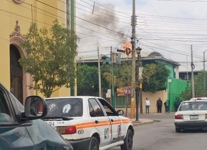 El fuego comenzó en una línea extra de energía eléctrica. (EL SIGLO DE TORREÓN)