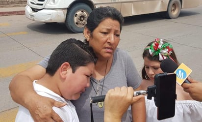 Otra madre afirmó que es una angustia vivir y ver a los niños cómo sufren por la violencia; “ya merecemos tener paz, no podemos salir, porque no sabemos si vamos a regresar a nuestros hogares sea la hora que sea”, señaló. (ESPECIAL)