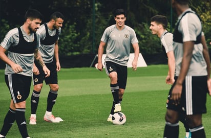 El mexicano suma dos goles en la presenta campaña de la Premier League 2019-20. (ESPECIAL) 